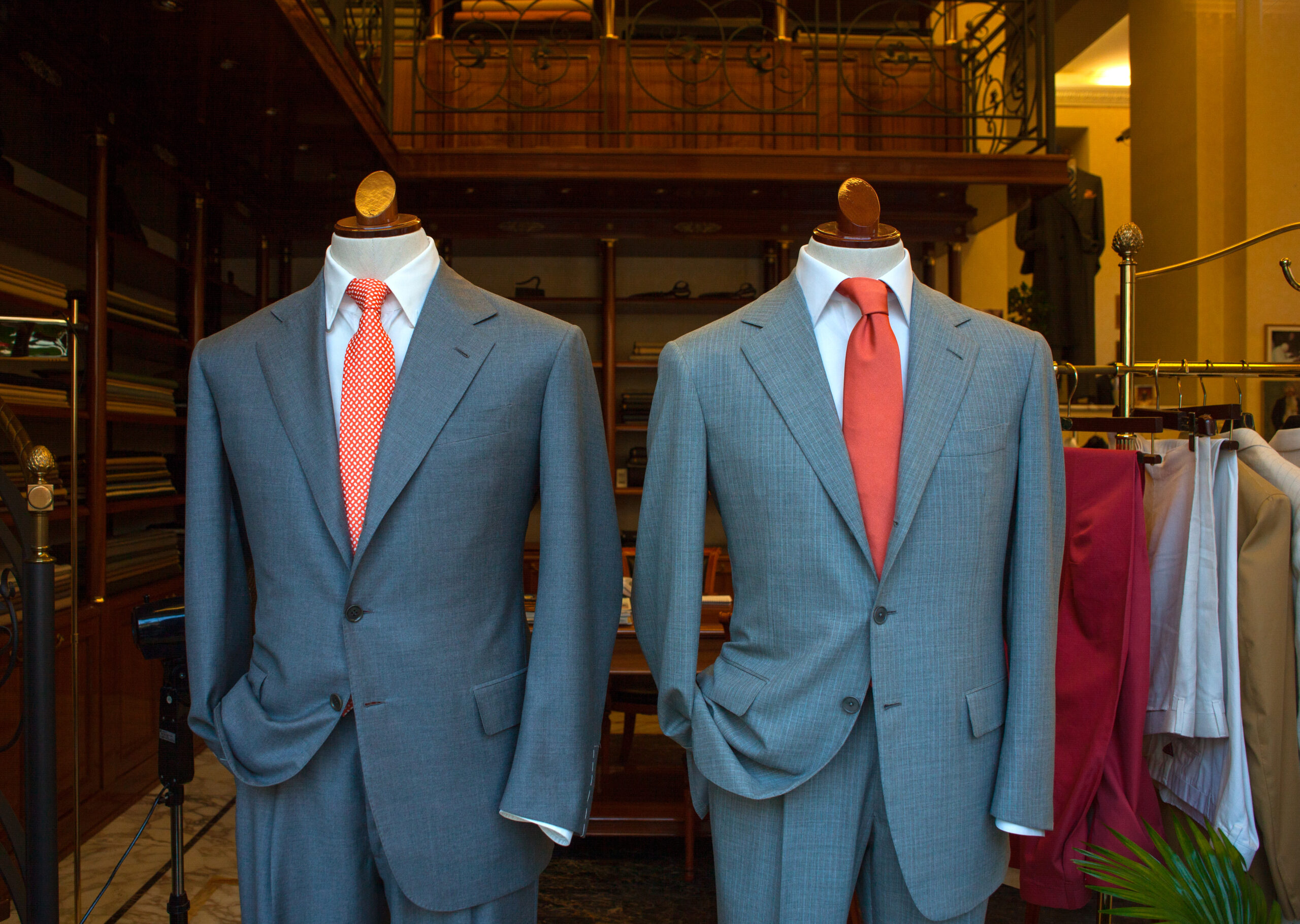 Single-Breasted vs Double-Breasted Suits